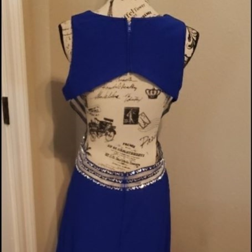 Dress - Picture 2 of 8